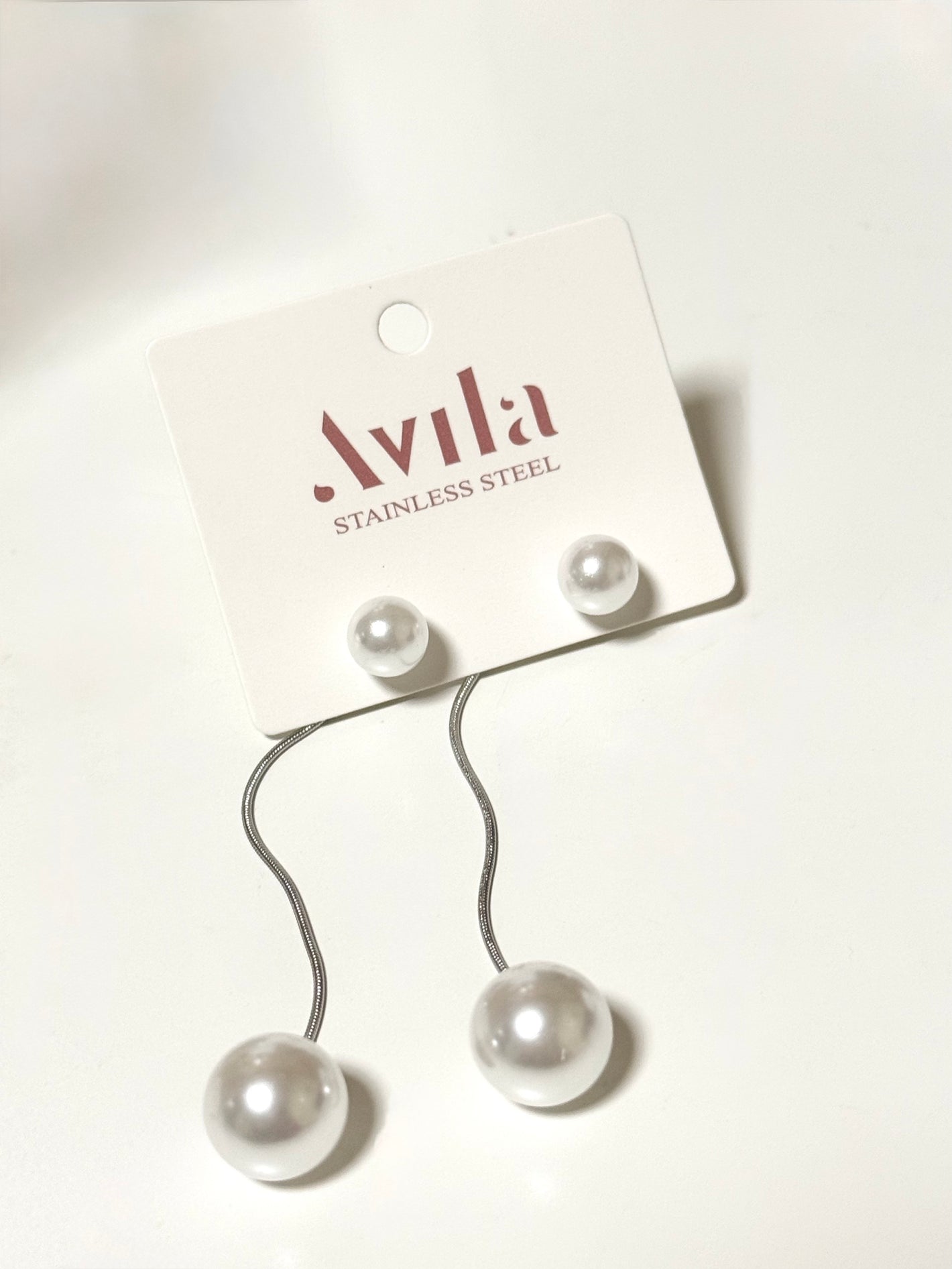 Orecchini lunghi con perle