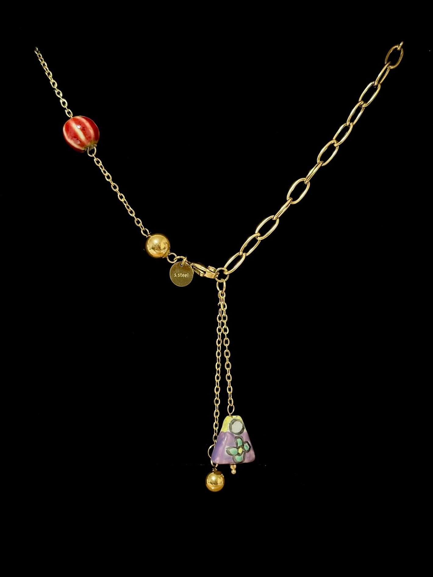 Collana e abbellimenti in ceramica