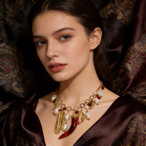 Collana charm peperoncino e coralli