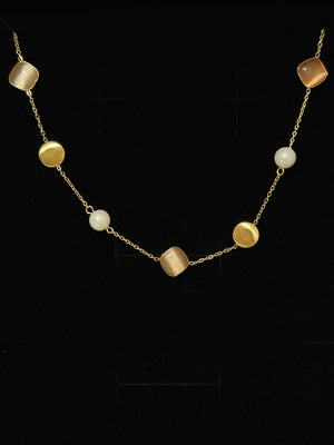 Collana con opalite sintetica e perle stratificate con polveri di madreperla