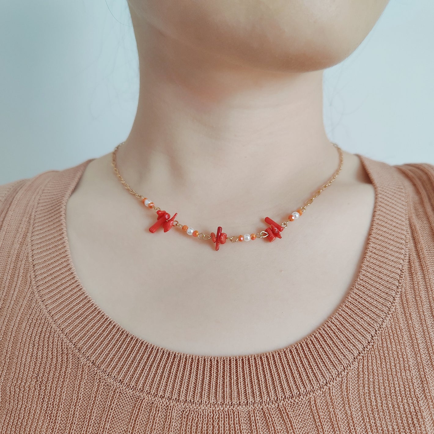 Collana a frammenti di corallo irregolari