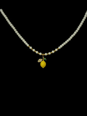 Collana di perle con pendente a limone
