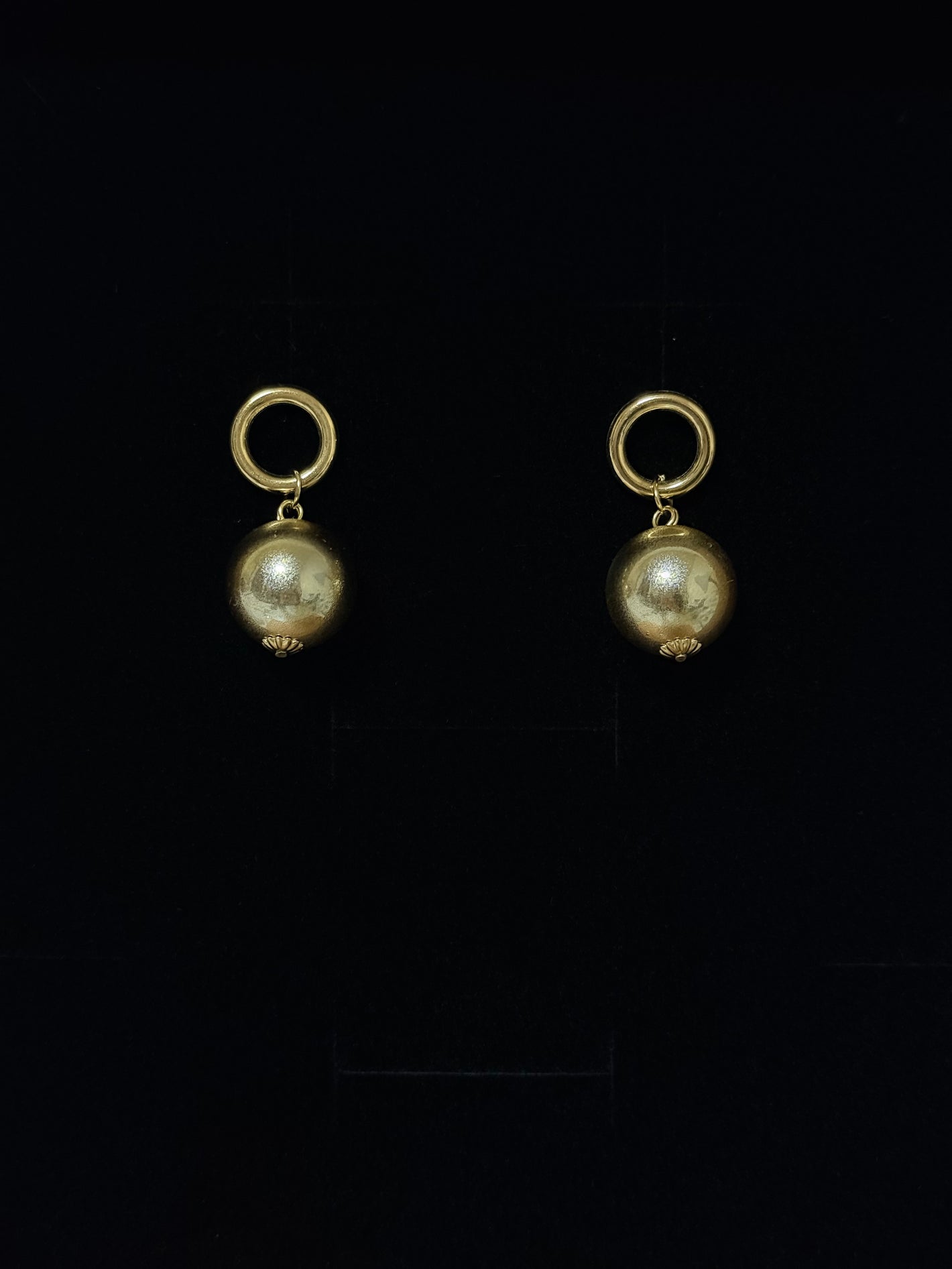 Orecchini campanella con sfera
