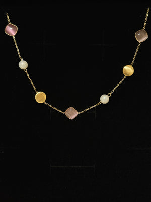 Collana con opalite sintetica e perle stratificate con polveri di madreperla