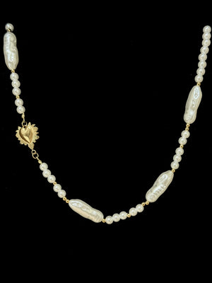 Collana texture di perle e sacrocuore
