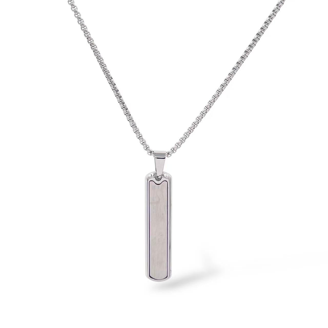 Collana placca in acciaio allungata