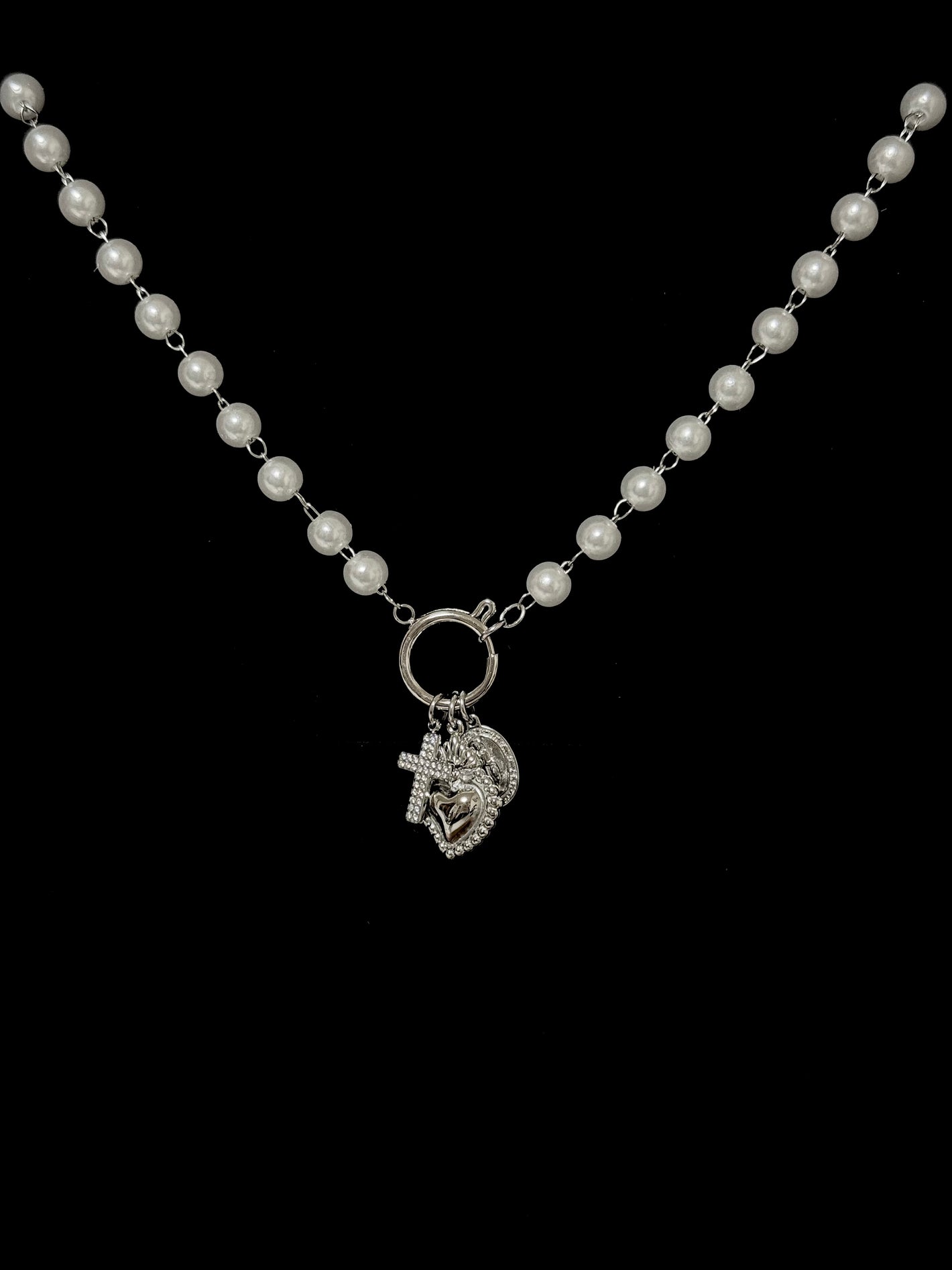 Collana con ciondoli religiosi
